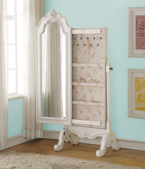 Jewerly Armoire (Cheval)