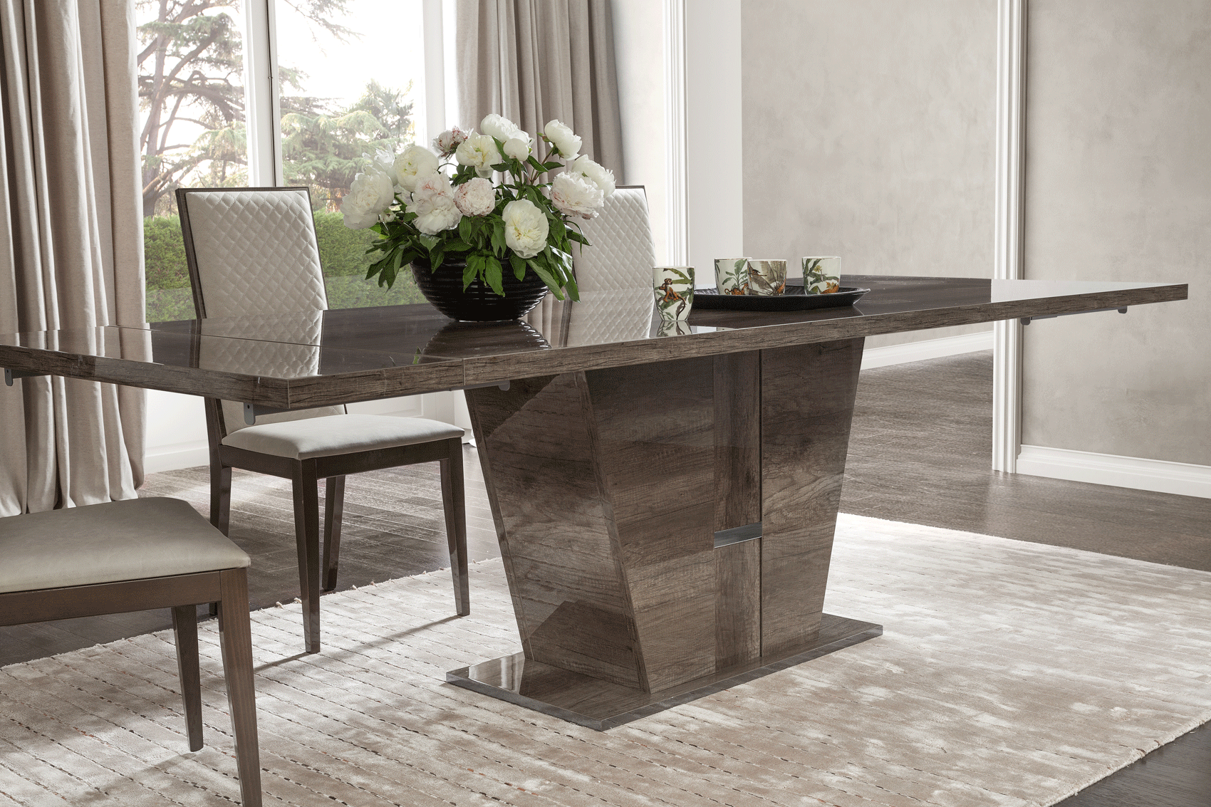Medea Day Dining Table